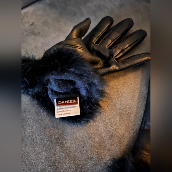 Danier Leather Gloves -Small - Picture 3 of 3